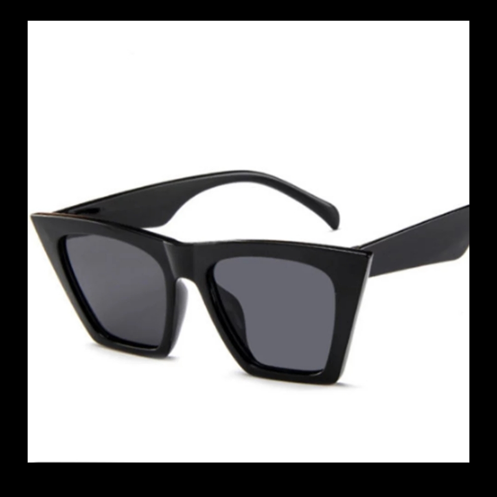 Black Cat Eye Sunglasses EUC